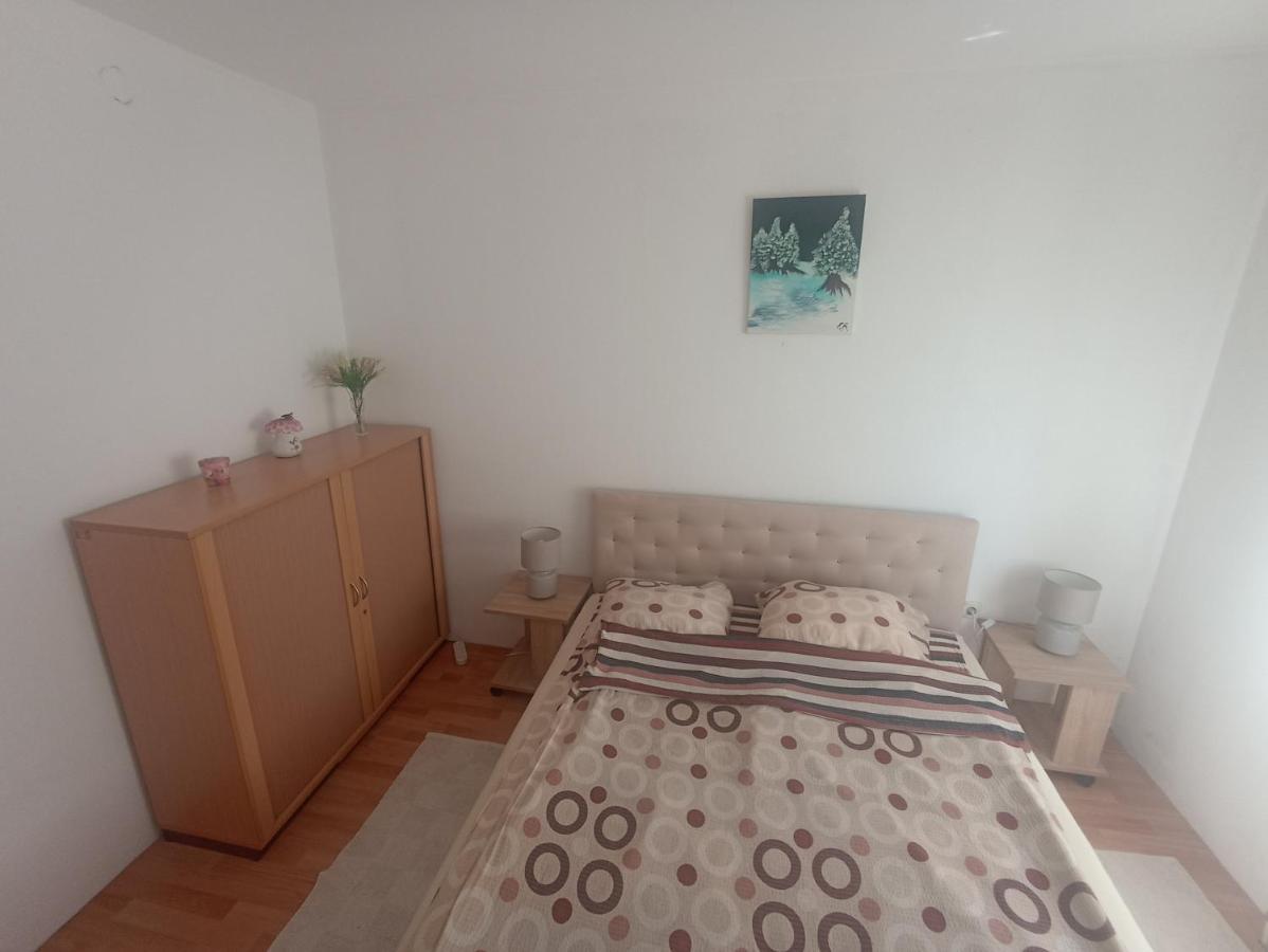 Sleep & Fly - Sarajevo Airport Apartment Екстер'єр фото
