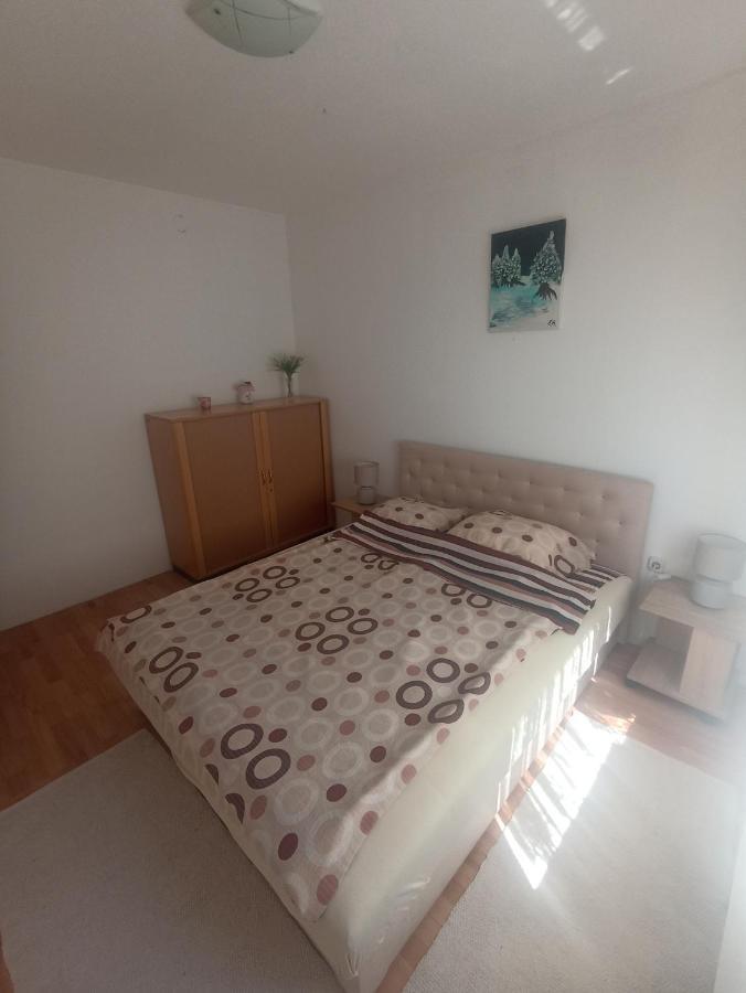 Sleep & Fly - Sarajevo Airport Apartment Екстер'єр фото