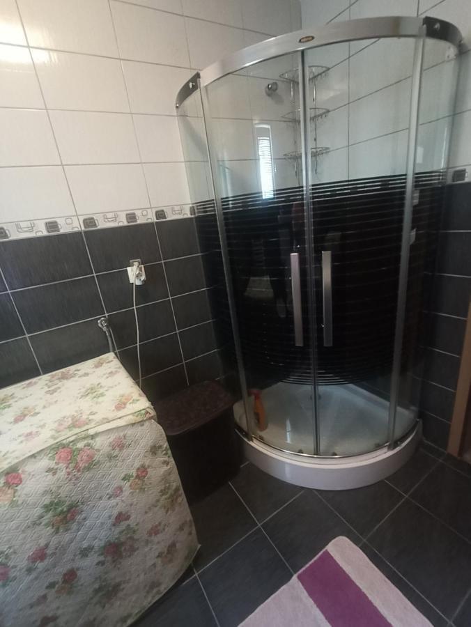 Sleep & Fly - Sarajevo Airport Apartment Екстер'єр фото