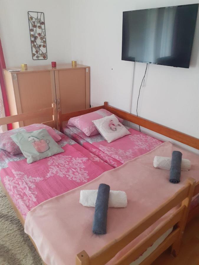 Sleep & Fly - Sarajevo Airport Apartment Екстер'єр фото