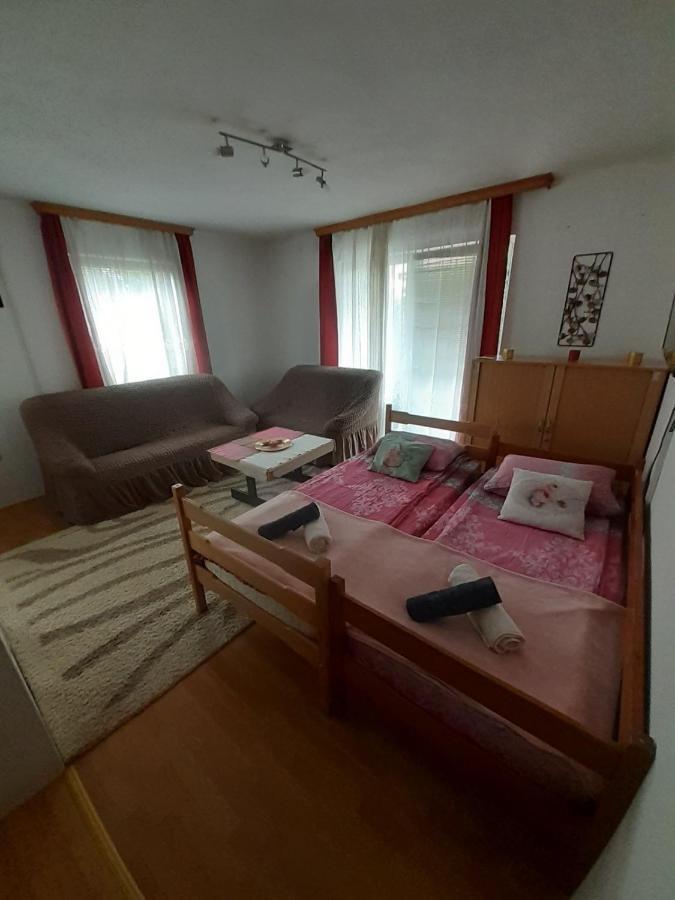 Sleep & Fly - Sarajevo Airport Apartment Екстер'єр фото